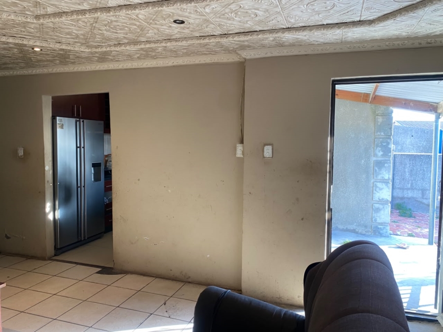 3 Bedroom Property for Sale in Umrhabulo Triangle Western Cape